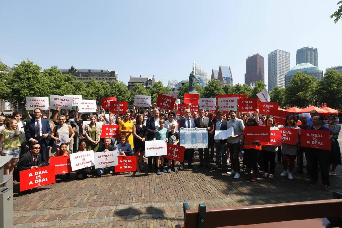 AmCham Joins United Expats at Parliament to Hand Over Petition on 30% Ruling